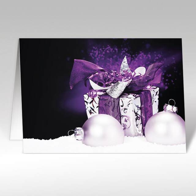 Weihnachtskarten mit Geschenk in violett, A5 quer